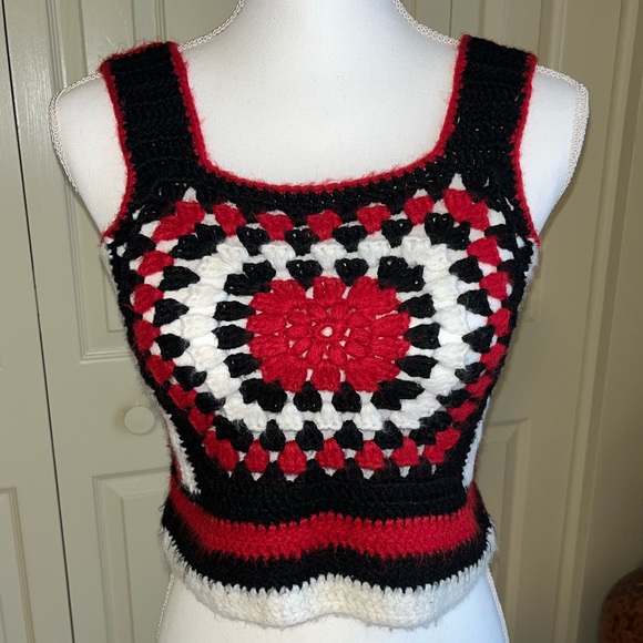 Vintage 1970’s Hand Crafted Cropped Top Crochet Tank Red Black White - Picture 5 of 16